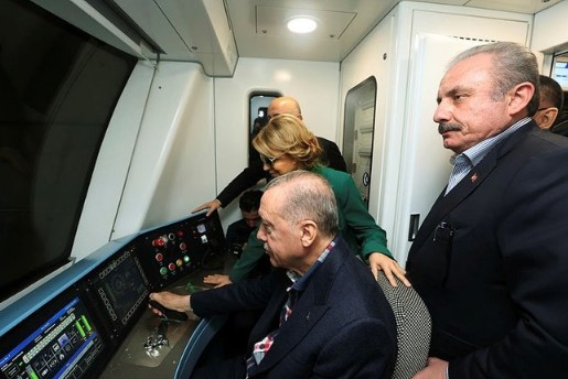 Kağıthane-İstanbul Havalimanı Metrosunda ilk sürüş! Başkan Erdoğan vatman koltuğunda